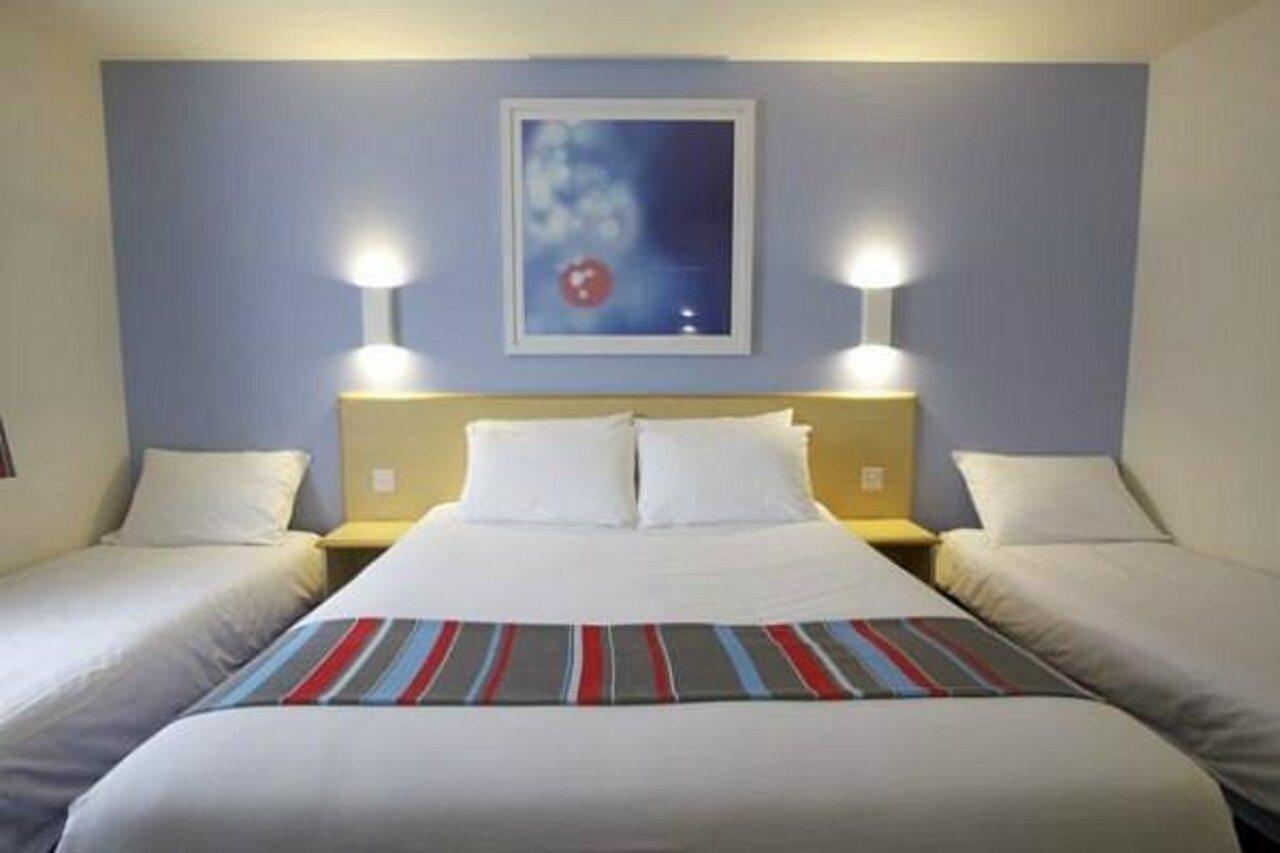 Ramada Encore Милтон-Кейнс Экстерьер фото