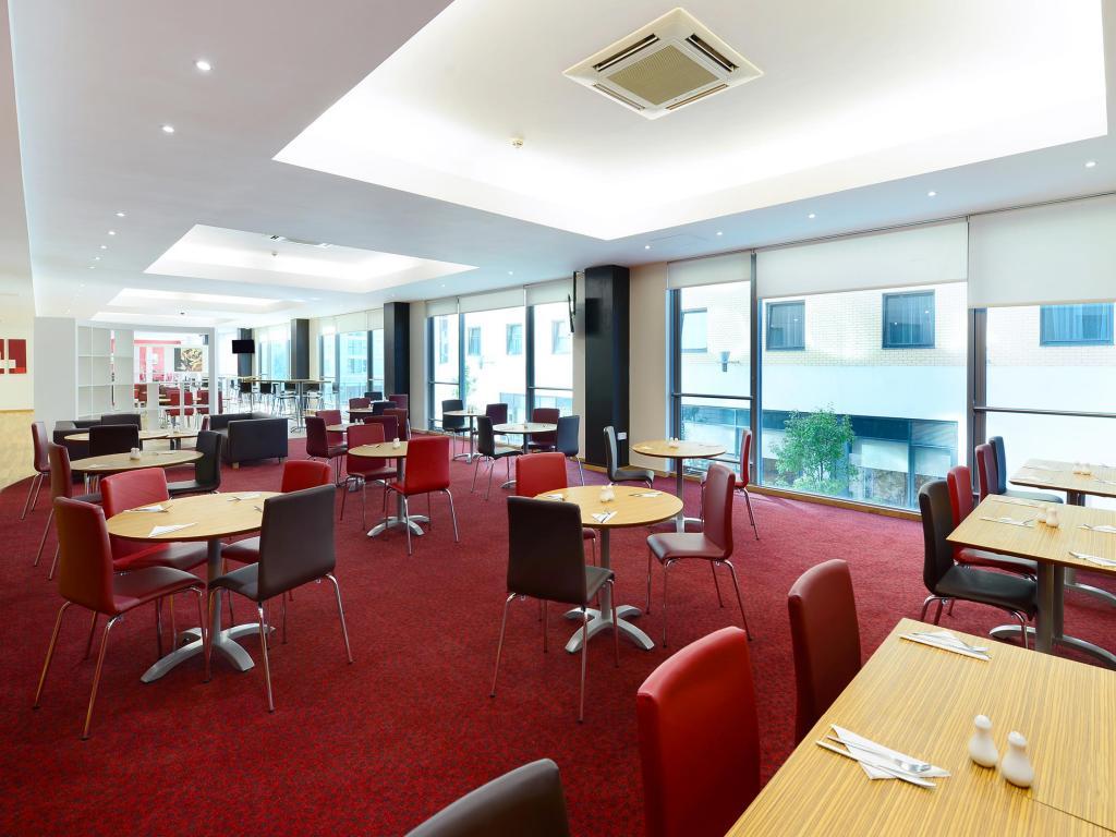 Ramada Encore Милтон-Кейнс Экстерьер фото