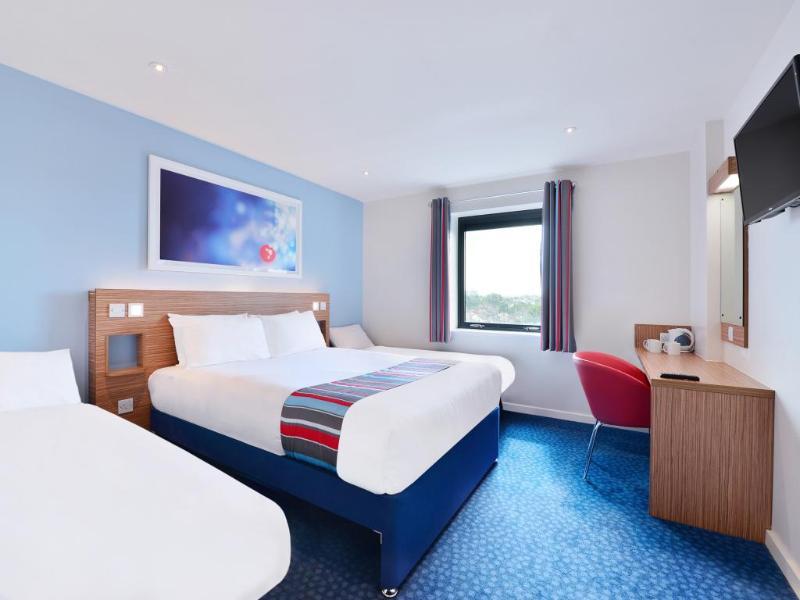 Ramada Encore Милтон-Кейнс Экстерьер фото